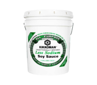 Salsa de soya Kikkoman bajo en sodio (5 gl.)